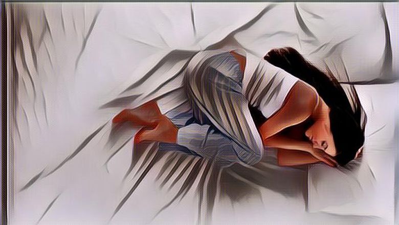 Lakukan 3 Posisi Tidur Ini untuk Mengurangi Nyeri Perut Karena&nbsp;Haid